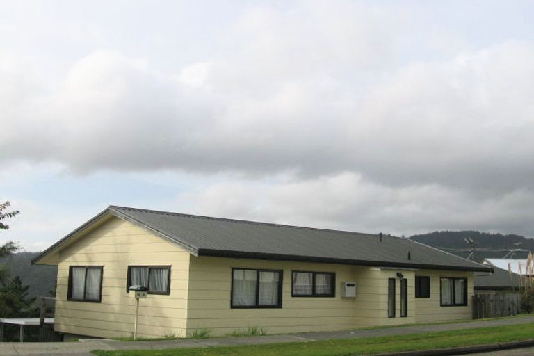 Photo of property in 14a Fenchurch Grove, Stokes Valley, Lower Hutt, 5019