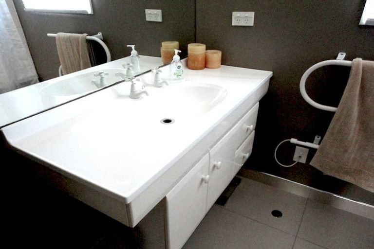 Photo of property in 201 Avonhead Road, Avonhead, Christchurch, 8042