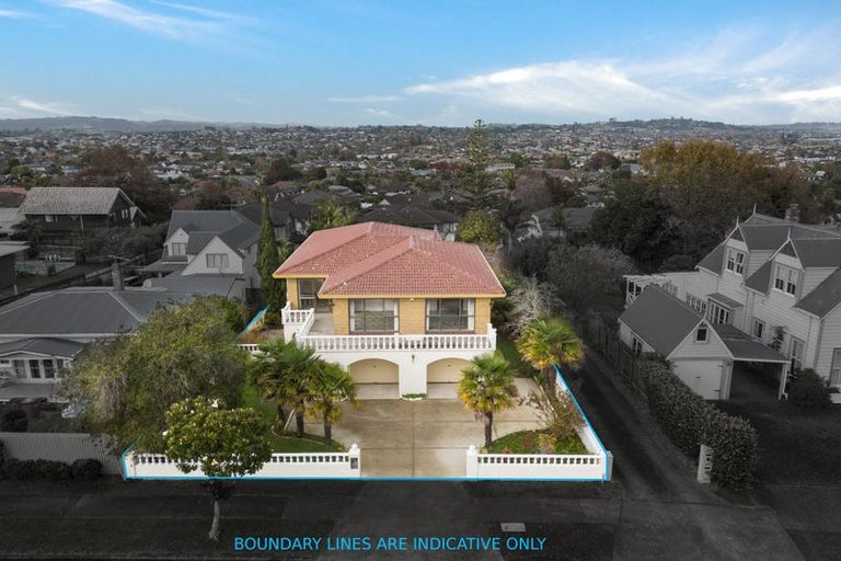 Photo of property in 44 Bradbury Road, Botany Downs, Auckland, 2010