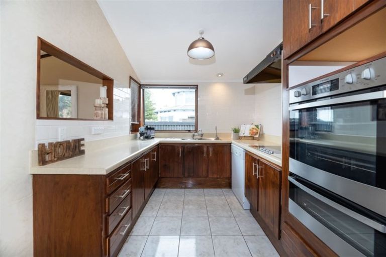 Photo of property in 1/28 Manly Esplanade, Browns Bay, Auckland, 0630