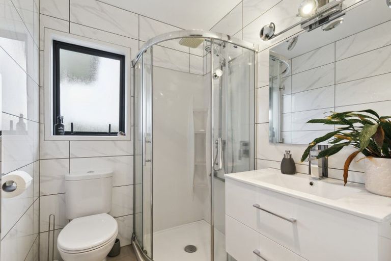 Photo of property in 32 Mervyn Kemp Drive, Tawa, Wellington, 5028