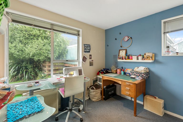 Photo of property in 49 Oakley Crescent, Hornby, Christchurch, 8042