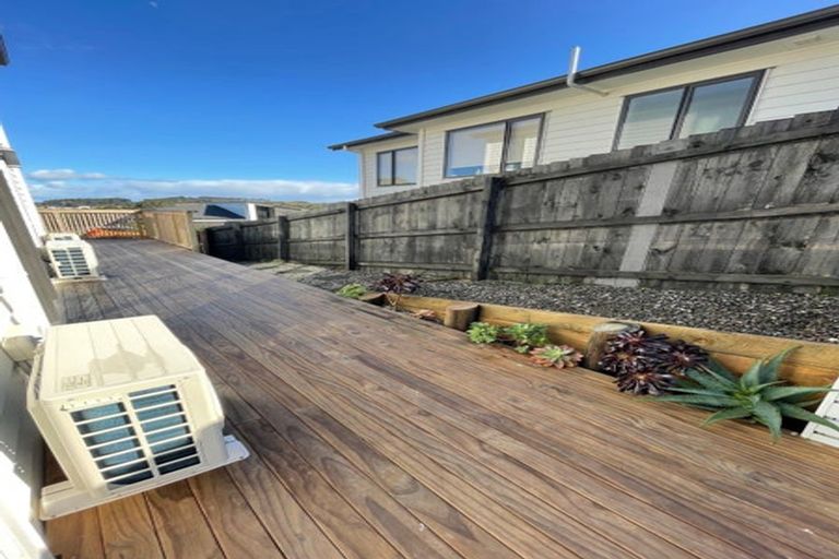 Photo of property in 4 Celestial Crescent, Orewa, 0931