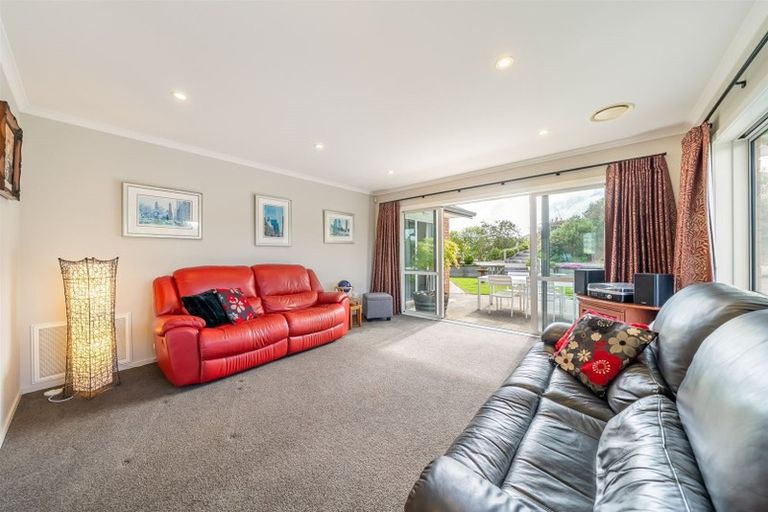 Photo of property in 1 Valley View Way, Timberlea, Upper Hutt, 5018