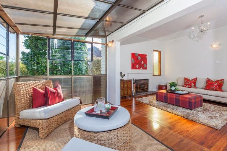 Photo of property in 22 Kiwitea Street, Sandringham, Auckland, 1041