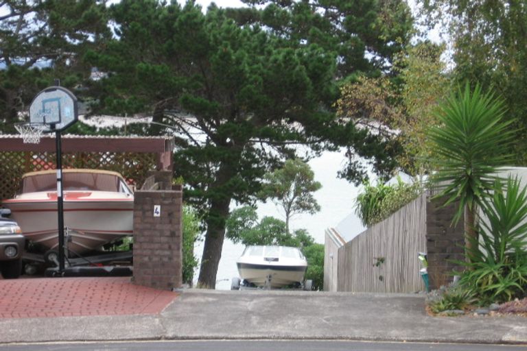 Photo of property in 4 Eucalyptus Place, Beach Haven, Auckland, 0626
