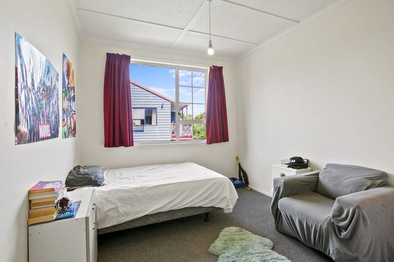 Photo of property in 222 Frankley Road, Frankleigh Park, New Plymouth, 4310