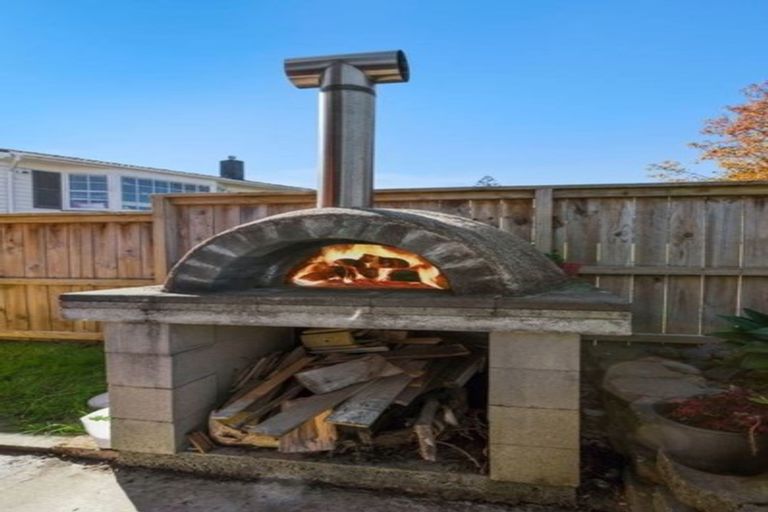 Photo of property in 1/12 Munstead Place, Hillcrest, Auckland, 0627