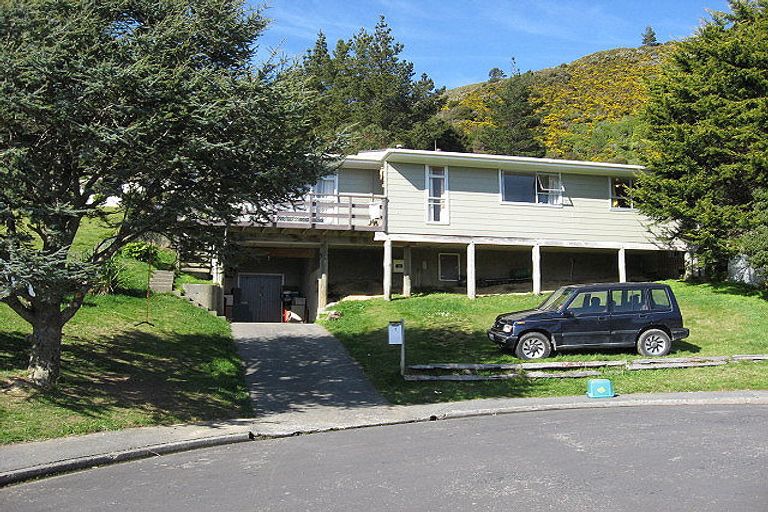 Photo of property in 3 Tuam Grove, Wainuiomata, Lower Hutt, 5014