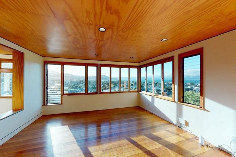 Photo of property in 51 Mantell Street, Seatoun, Wellington, 6022