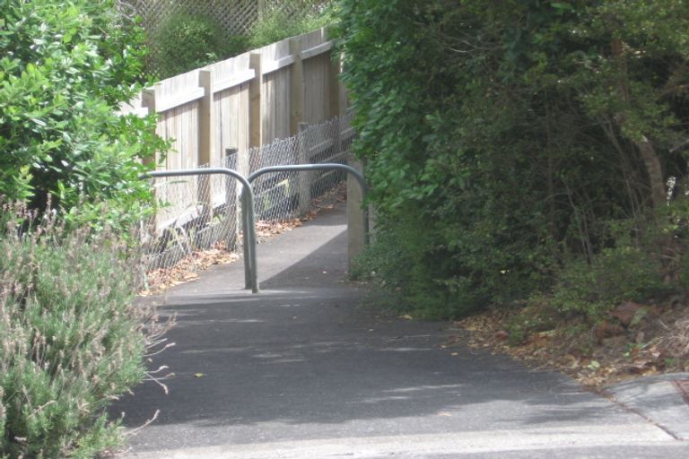 Photo of property in 2/53 James Evans Drive, Northcote, Auckland, 0627