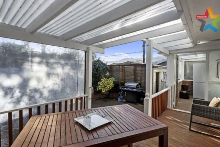 Photo of property in 5 Bird Grove, Stokes Valley, Lower Hutt, 5019