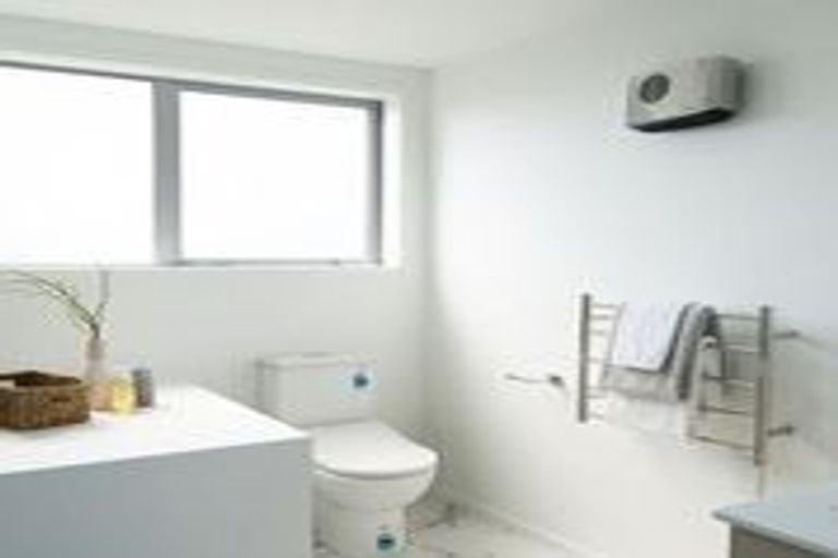 Photo of property in 11/8 Yeovil Road, Te Atatu Peninsula, Auckland, 0610