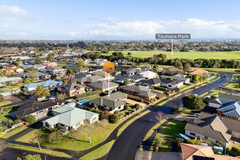 Photo of property in 10 Cairns Crescent, Rototuna, Hamilton, 3210
