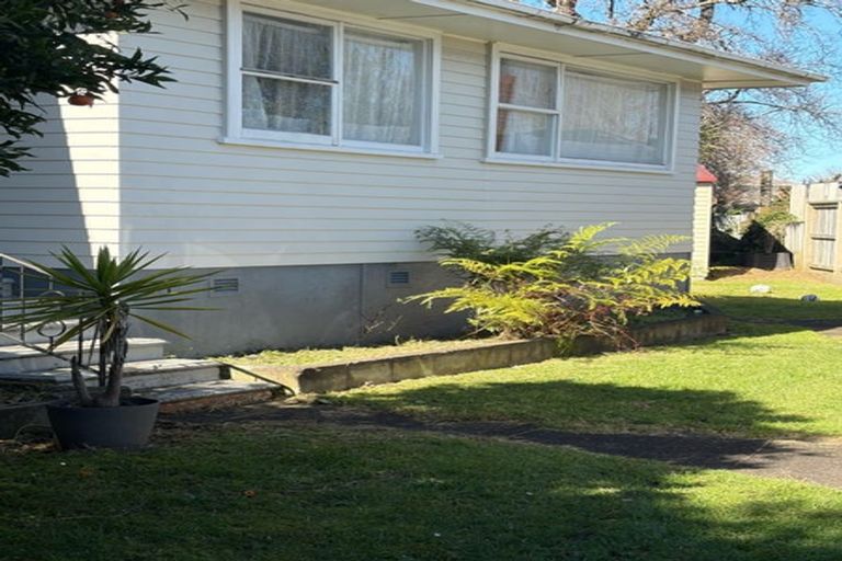 Photo of property in 4 Hereford Street, Te Atatu Peninsula, Auckland, 0610
