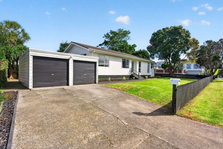 Photo of property in 7 Hinton Place, Weymouth, Auckland, 2103