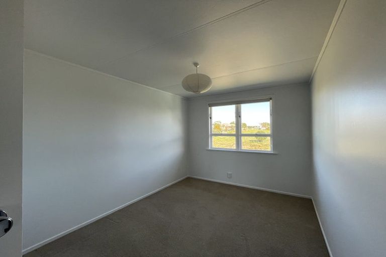 Photo of property in 8 Kelvin Place, Westown, New Plymouth, 4310