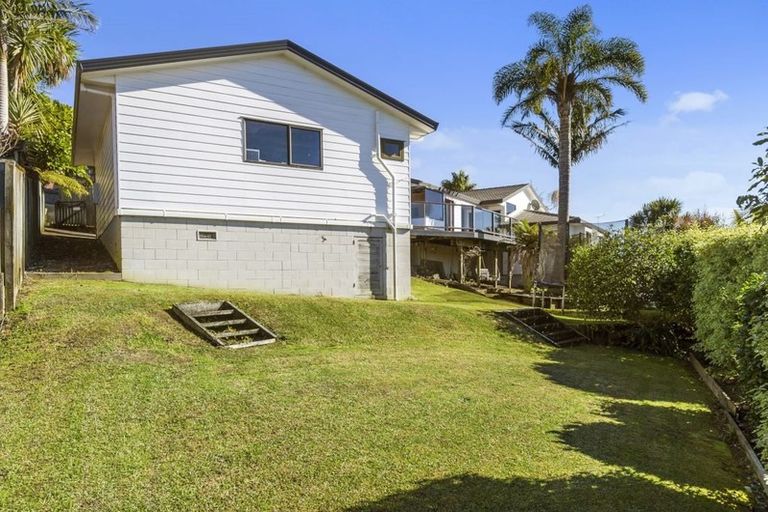 Photo of property in 94 Luckens Road, West Harbour, Auckland, 0618