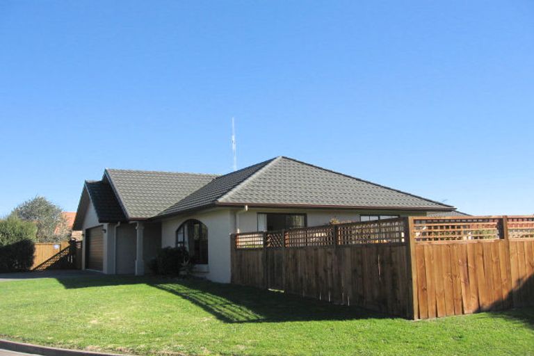 Photo of property in 32 Fendalton Drive, Rototuna, Hamilton, 3210