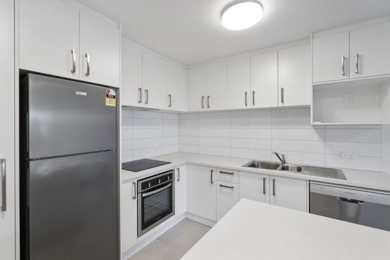 Photo of property in 1/4045f Great North Road, Glen Eden, Auckland, 0602