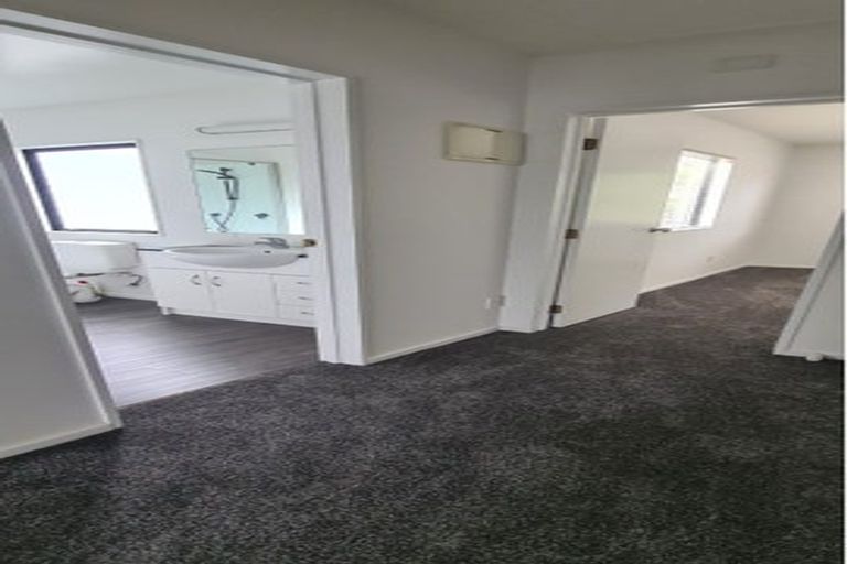 Photo of property in 37 Rakich Place, Henderson, Auckland, 0612
