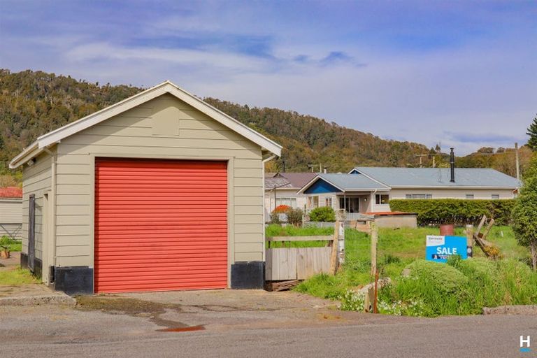 Photo of property in 37 Inverness Street, Dunollie, Runanga, 7803