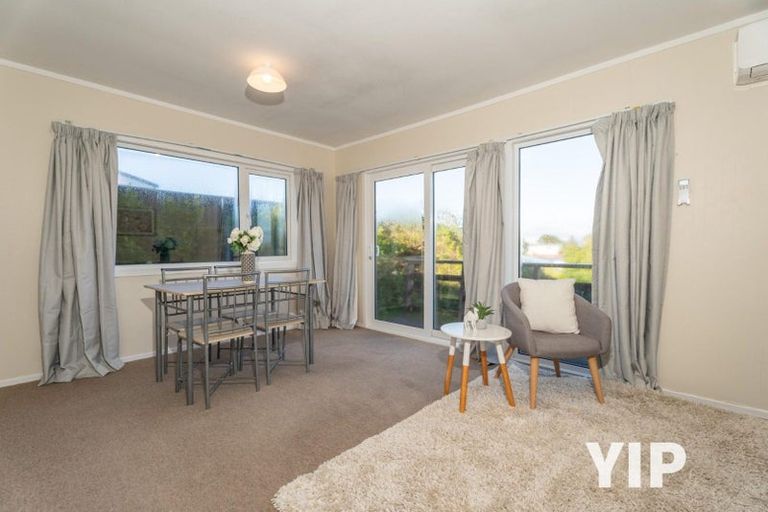 Photo of property in 9 Chetwode Grove, Newlands, Wellington, 6037