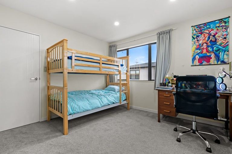 Photo of property in 15 Rosarina Lane, Takanini, 2112