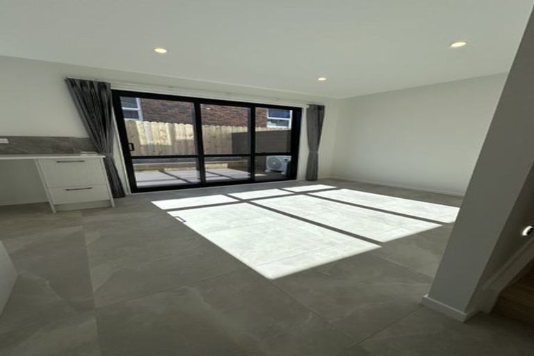 Photo of property in 93 Hutchinsons Road, Bucklands Beach, Auckland, 2014