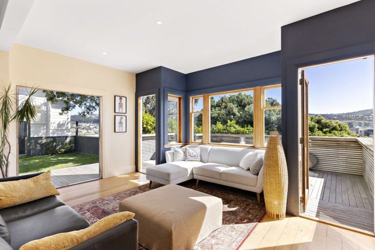 Photo of property in 10 Earls Terrace, Mount Victoria, Wellington, 6011