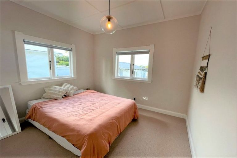 Photo of property in 20 Alberta Street, Point Chevalier, Auckland, 1022