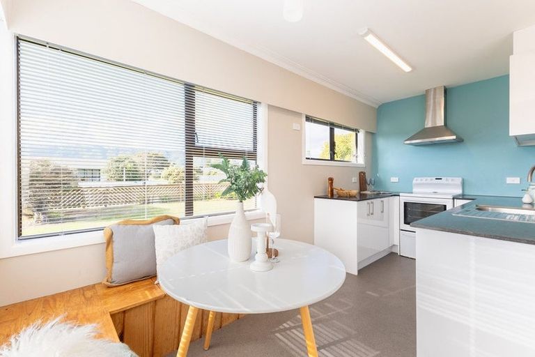 Photo of property in 26 Reeves Street, Waikanae Beach, Waikanae, 5036