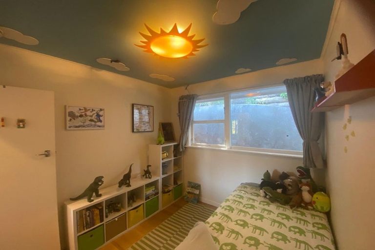 Photo of property in 129 Maupuia Road, Maupuia, Wellington, 6022