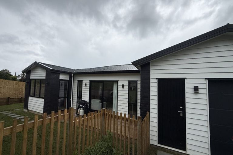 Photo of property in 6 Whenuateitei Crescent, Stanmore Bay, Whangaparaoa, 0932