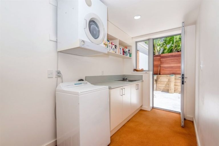 Photo of property in 50 Cliff Road, Torbay, Auckland, 0630