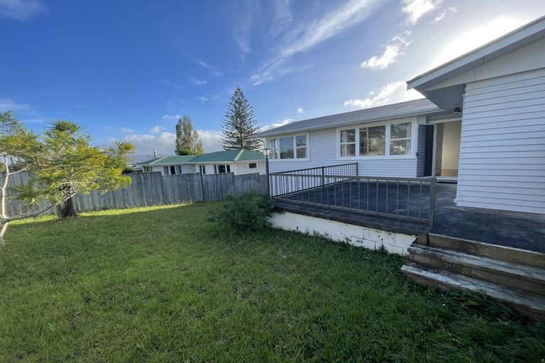 Photo of property in 35 Chorley Avenue, Massey, Auckland, 0614