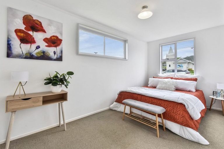 Photo of property in 6 Kawakawa-orere Road, Kawakawa Bay, Papakura, 2585