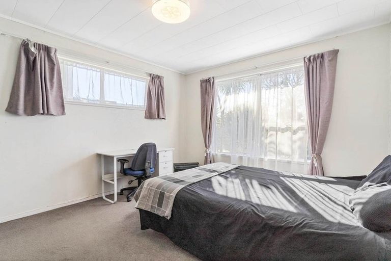 Photo of property in 27 Fitzwater Place, Henderson, Auckland, 0612