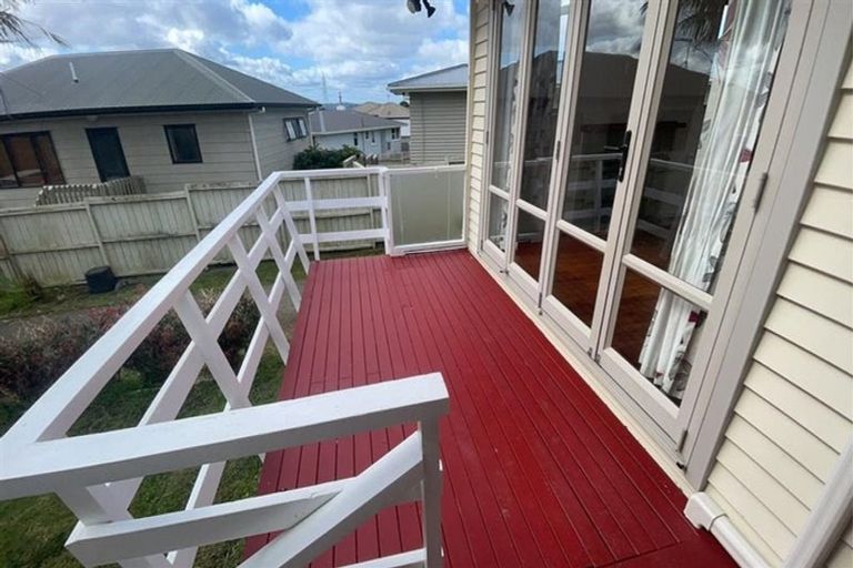 Photo of property in 39 Vera Road, Te Atatu South, Auckland, 0610
