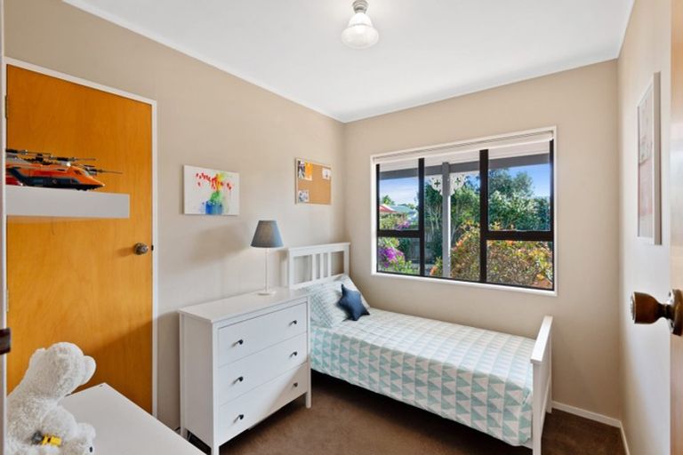 Photo of property in 16 Taihiki Road, Clarks Beach, 2122