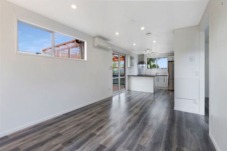 Photo of property in 62 Gallony Avenue, Massey, Auckland, 0614