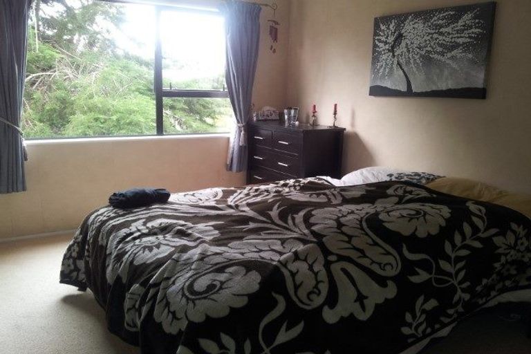 Photo of property in 3/75 Stanley Road, Glenfield, Auckland, 0629