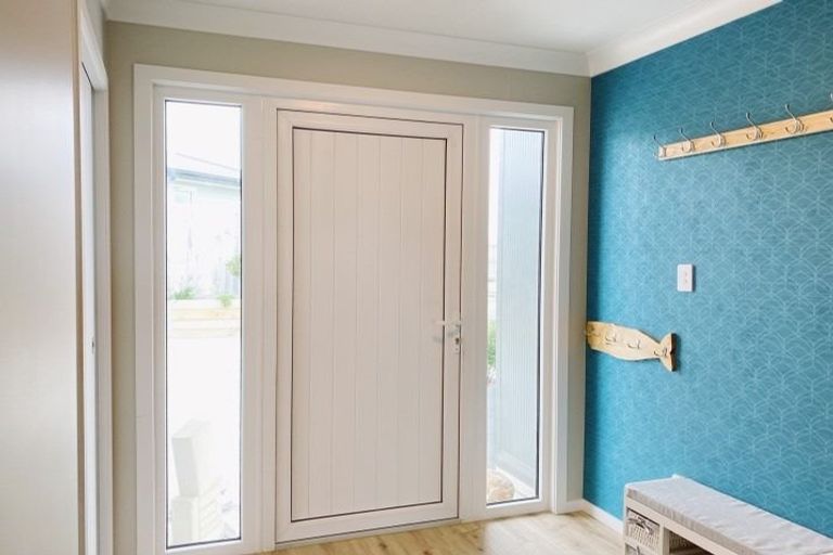 Photo of property in 18 Monaco Grove, Fitzherbert, Palmerston North, 4410