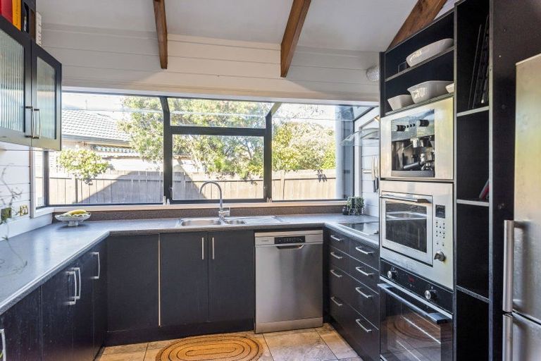 Photo of property in 18 Wood Leigh, Paraparaumu Beach, Paraparaumu, 5032