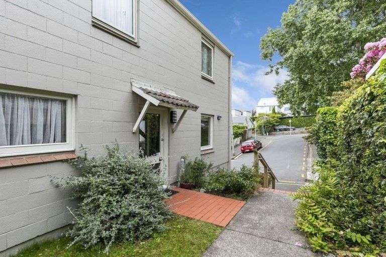 Photo of property in 24 Cottleville Terrace, Thorndon, Wellington, 6011