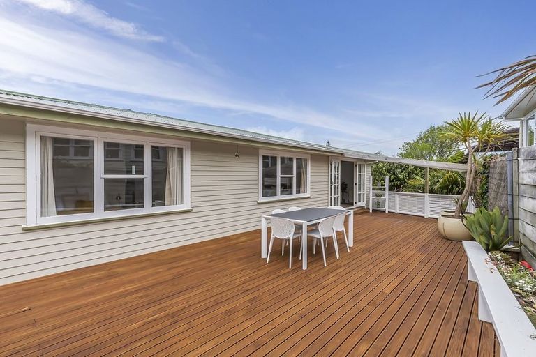 Photo of property in 84 Chester Road, Tawa, Wellington, 5028