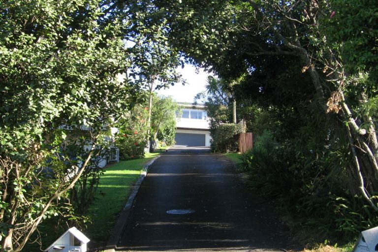 Photo of property in 19 Coromandel Crescent, Mairangi Bay, Auckland, 0630