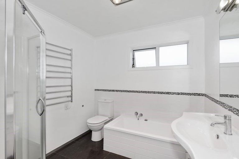 Photo of property in 118 Taikata Road, Te Atatu Peninsula, Auckland, 0610