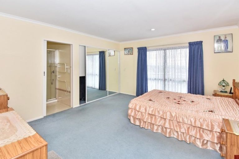 Photo of property in 12 Pistachio Place, Goodwood Heights, Auckland, 2105