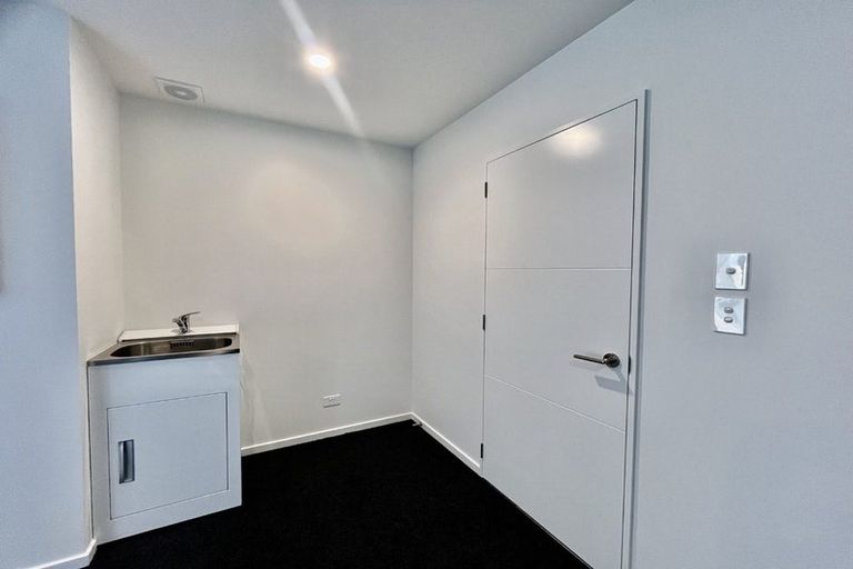 Photo of property in 5/172 Don Buck Road, Massey, Auckland, 0614